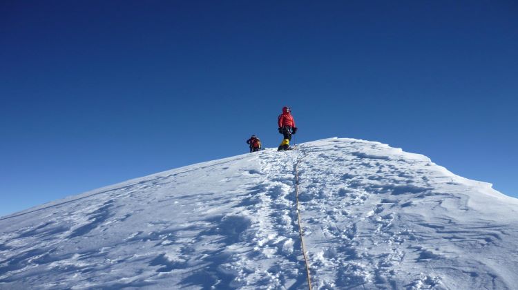 Best Time to Climb mera peak