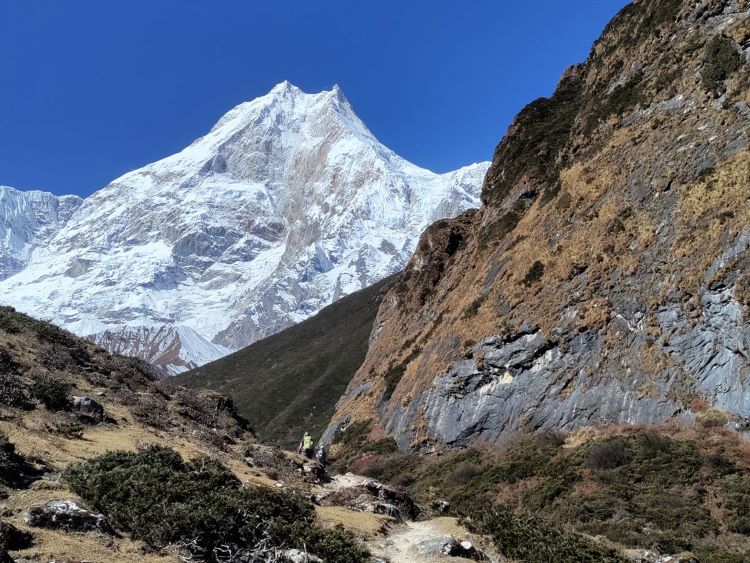 How much Tip for Guide and Porter in Manaslu Trek