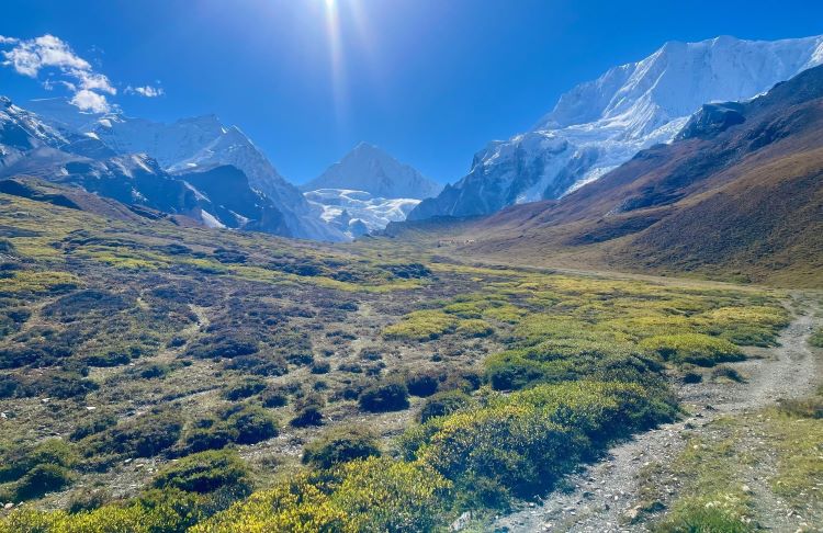 annapurna circuit -narphu valley abc - best longest treks nepal